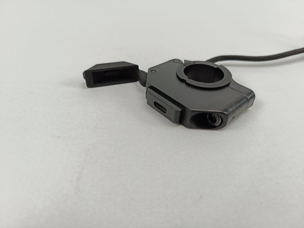 PRISE ALIMENTATION USB-C SLIM PLASTIQUE 12V FIXATION GUIDON Ø22MM À Ø25,4MM DAYTONA / RD80400