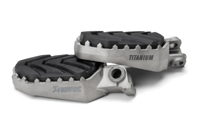 REPOSE-PIEDS AKRAPOVIC EN TITANE GASGAS ES700-HUSQVARNA 701-NORDEN 901-KTM 690 ENDURO-790 890 990 1090 1190 1290 1390 ADVENTURE R S-SUPER ADVENTURE R S / RAF-KTM12T1