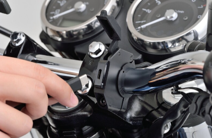 PRISE ALIMENTATION USB-C SLIM PLASTIQUE 12V FIXATION GUIDON Ø22MM À Ø25,4MM DAYTONA / RD80400