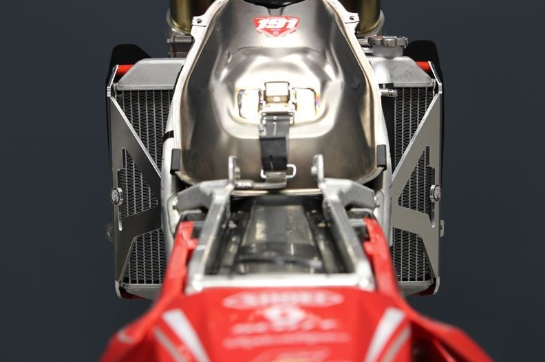 PROTECTIONS DE RADIATEUR HONDA CRF250R 2022 À 2024 ET CRF450R 2021 À 2024 EN ALUMINIUM AXP RACING / RAAX1598