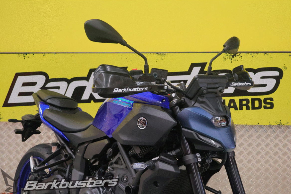 KIT DE MONTAGE PROTÈGE-MAINS BARKBUSTERS NOIR MT07 2025 YAMAHA / BHG-129-00-BK