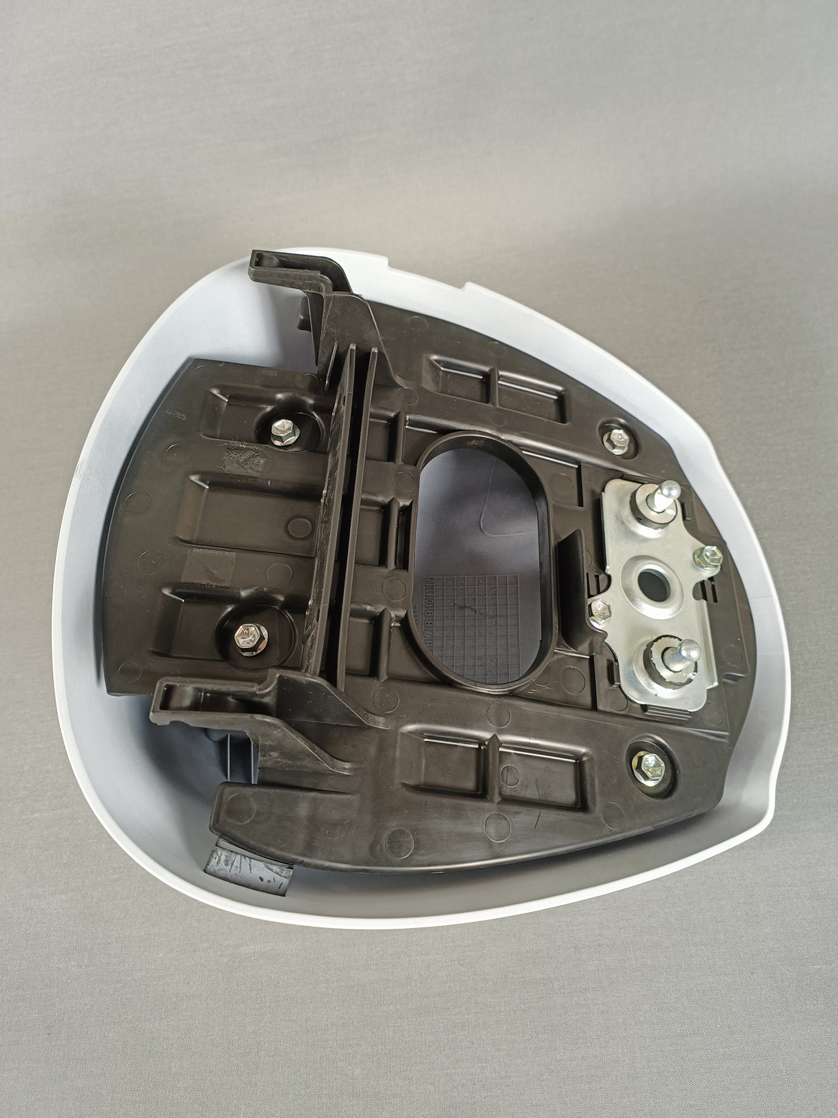 CAPOT DE SELLE 1300GSXR HAYABUSA SUZUKI 2008 A 2018 BLANC YWW / 455015H01YWW