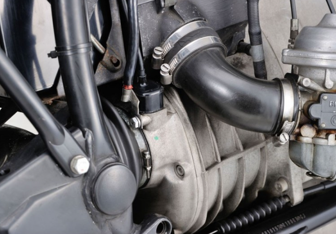 COMPTEUR DE VITESSE VÉLONA Ø60MM A LED BLANC 200KMH CUVELAGE NOIR DAYTONA / 86863