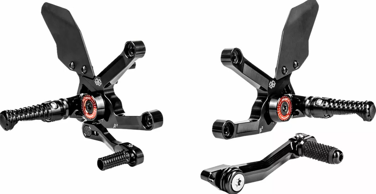 COMMANDES RECULÉES TRIUMPH SPEED TRIPLE 1200RR 2022 À 2024 GILLES TOOLING EN ALUMINIUM RÉGLABLES HOMOLOGUÉES / RGMUE2-T01-B