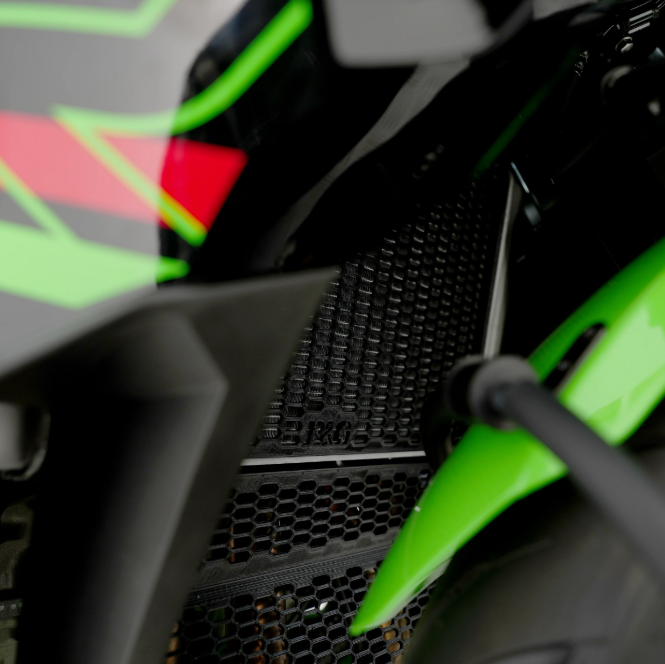 GRILLE PROTECTION DE RADIATEUR D'EAU ZX4R ET ZX40RR 2023 À 2025 R&G RACING / RRRAD0333PROBK