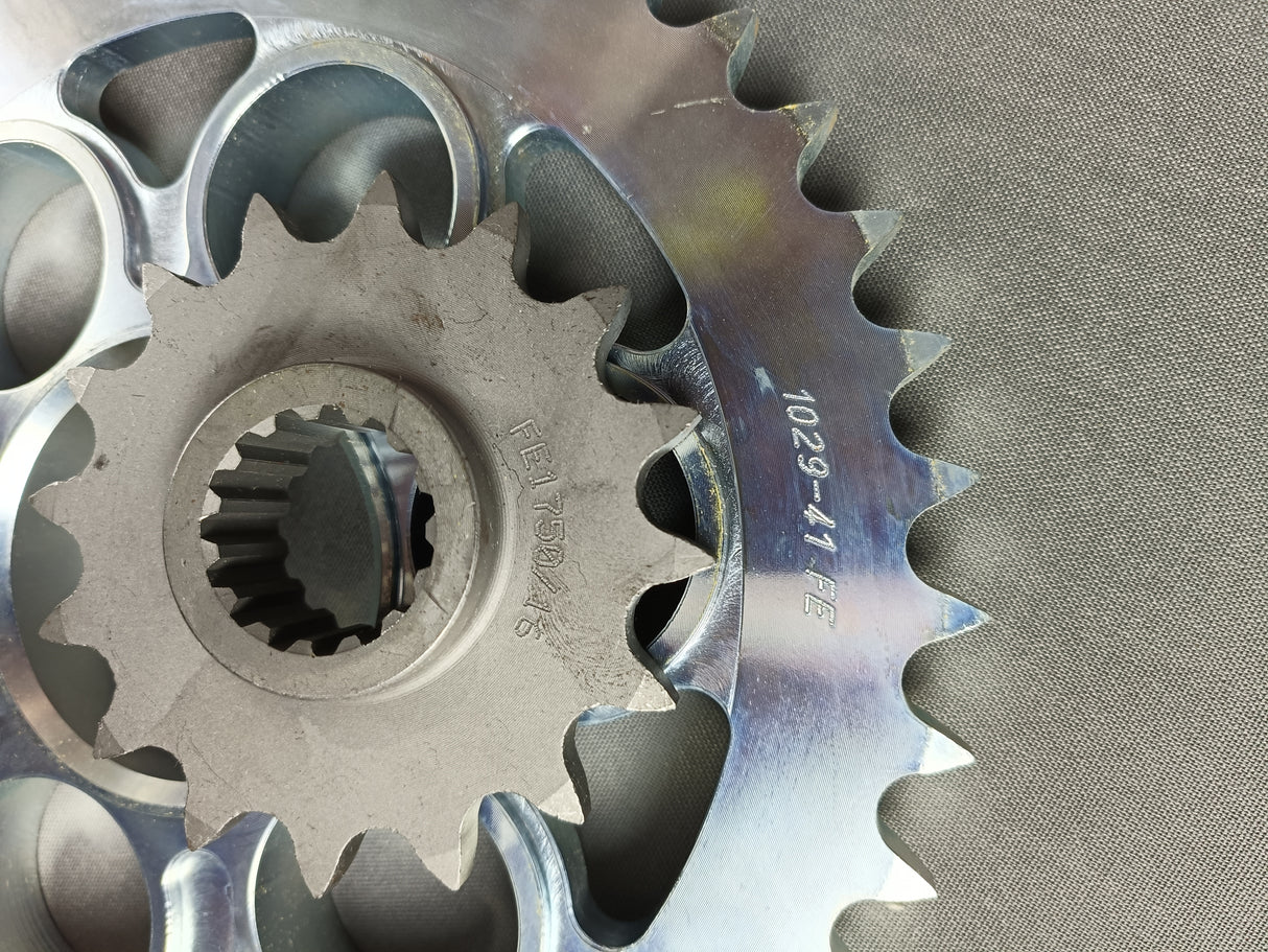 KIT CHAINE 16X41 AVEC CHAINE RK ROUGE ULTRA RENFORCÉE PANIGALE V4 et V4S DUCATI 2018-2024 FRANCE ÉQUIPEMENT / 179750.172