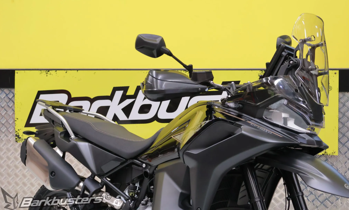 KIT DE MONTAGE PROTÈGE-MAINS BARKBUSTERS NOIR CF MOTO MT450-MT800 ET DUCATI MULTISTRADA V4-V4S-V4S SPORT / RBBHG-089-00-BK