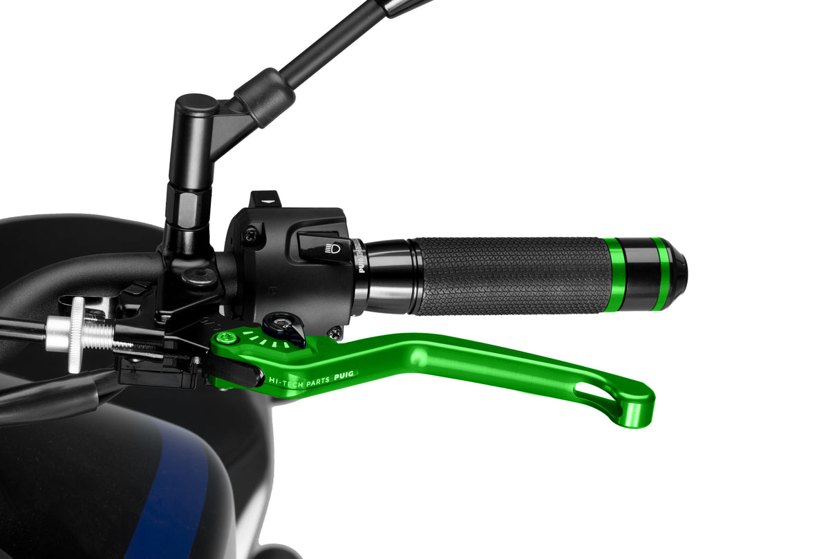 LEVIER D'EMBRAYAGE PUIG 3.0 EN ALUMINIUM TAILLÉ MASSE LONG VERT-NOIR MONTE SUR ADAPTATEUR PUIG / RP220VN
