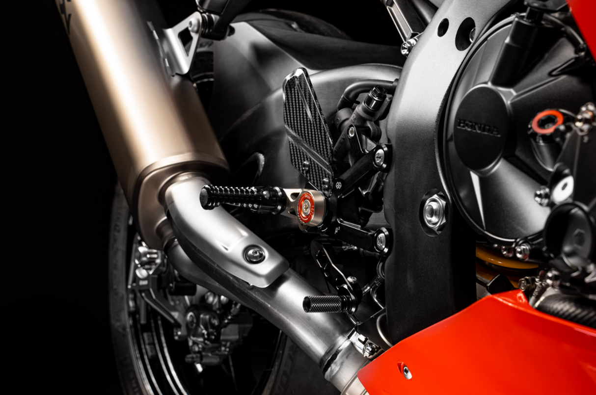 COMMANDES RECULÉES HONDA CBR1000RR ET CBR1000RR-R FIREBLADE ET SP 2020 À 2024 GILLES TOOLING EN ALUMINIUM RÉGLABLES HOMOLOGUÉES / RGMUE2-H02-B