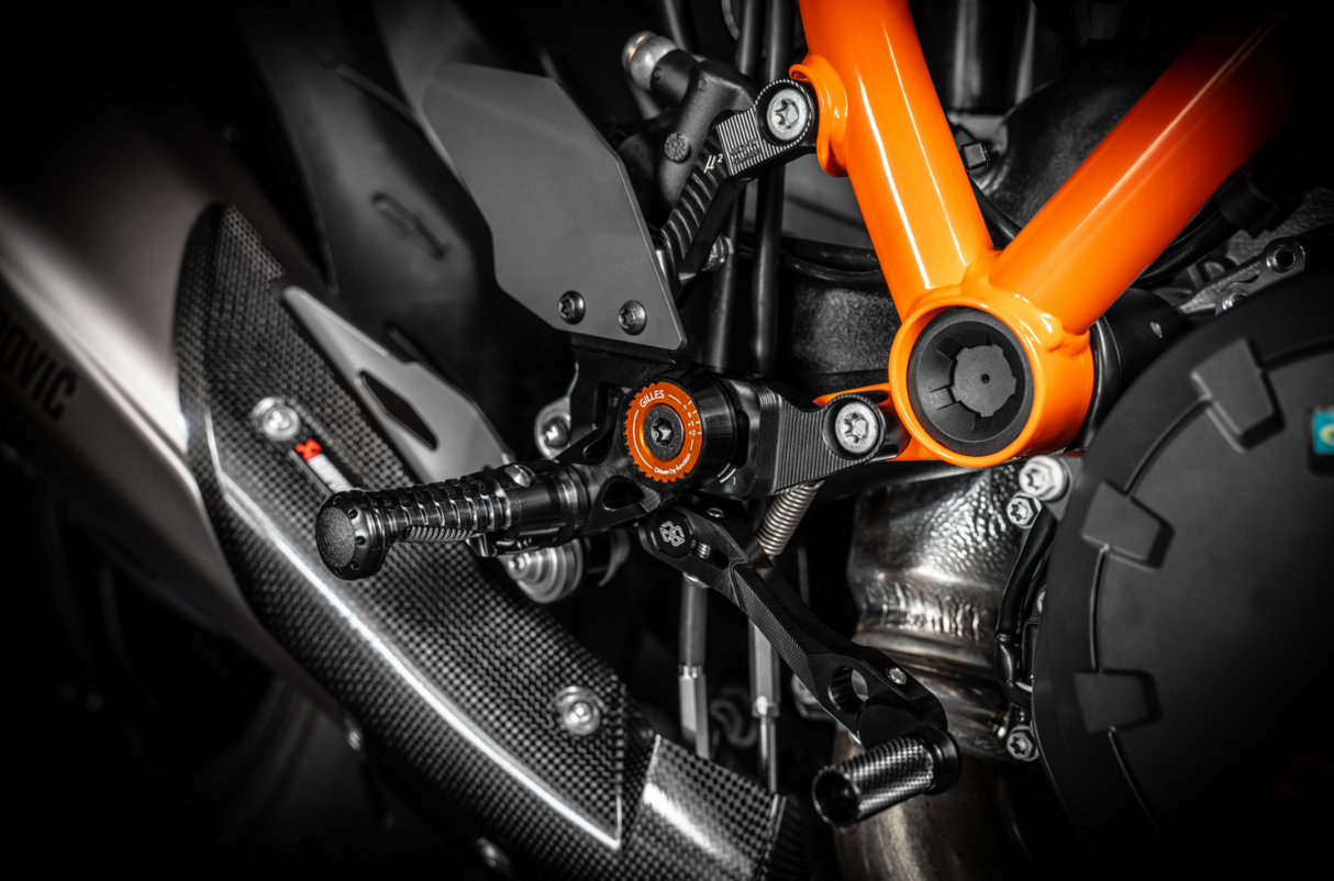 COMMANDES RECULÉES KTM SUPER DUKE 1290 R 2020 À 2025 GILLES TOOLING EN ALUMINIUM RÉGLABLES HOMOLOGUÉES / RGMUE2-KT01.B