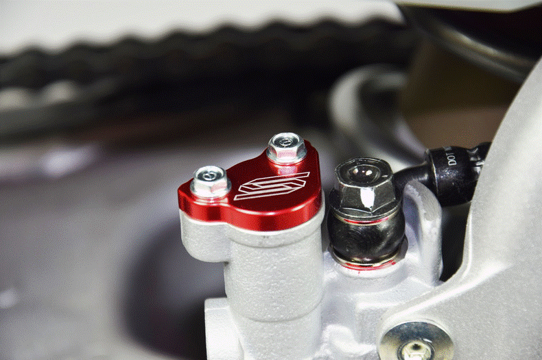 COUVERCLE DE MAÎTRE-CYLINDRE FREIN ARRIÈRE SCAR ROUGE HONDA CR125R-CR250R-CR500R-CRF150R-CRF250R-CRF250R WE-CRF250RX ENDURO-CRF250X-CRF450R-CRF450R WE-CRF450L-CRF450RX ENDURO-CRL450X / RS2901