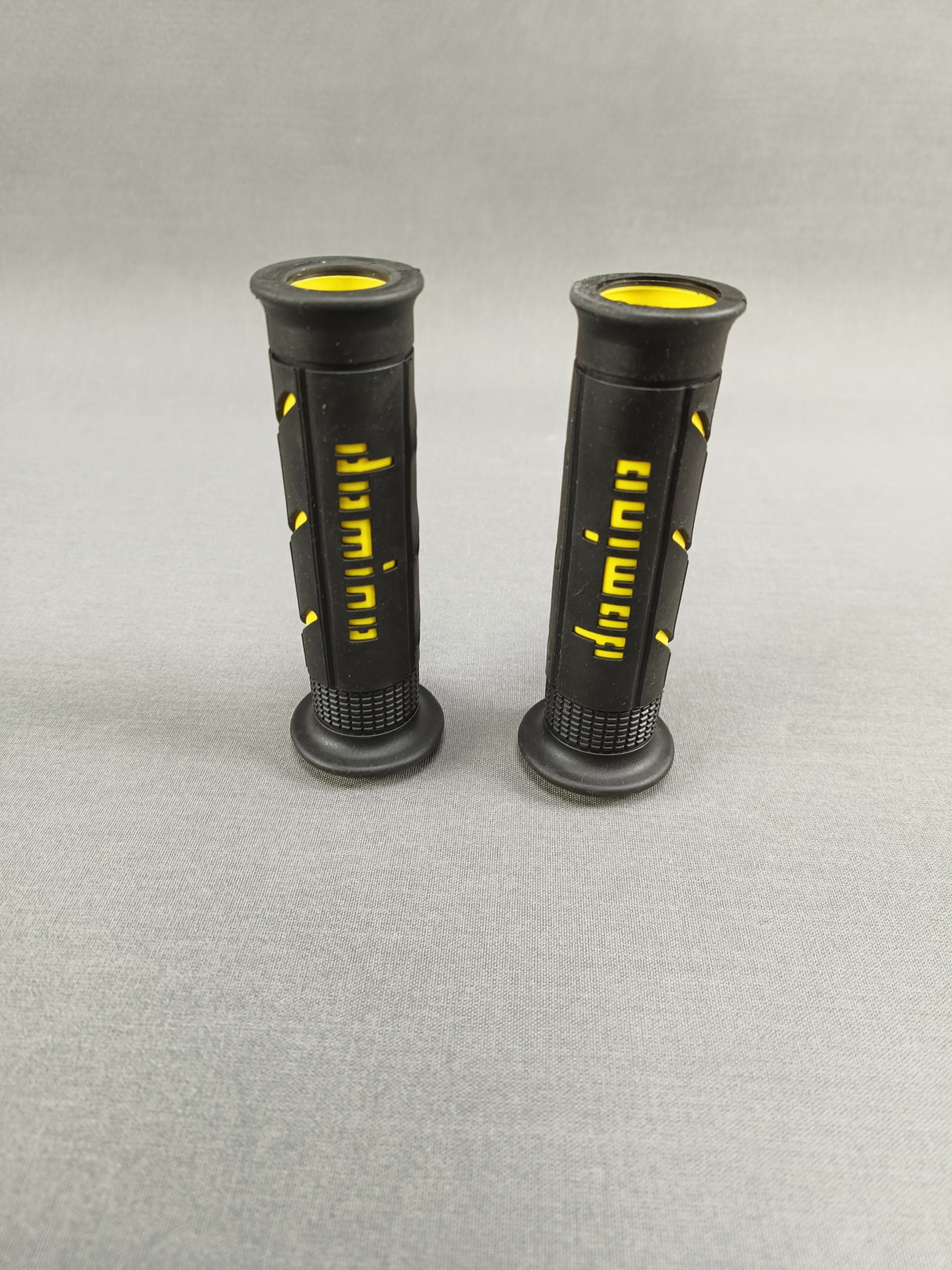 POIGNEES DOMINO A250 GEL DIAMETRE 22MM LONGUEUR 126MM / DISPO EN 4 COLORIS