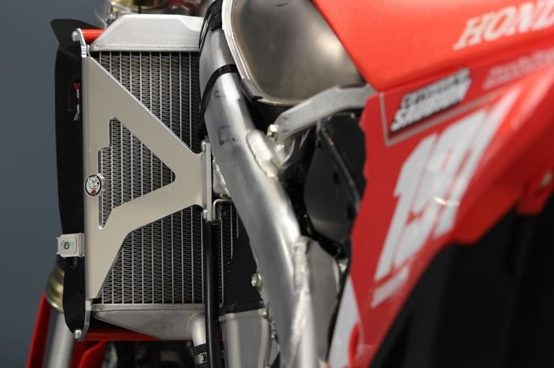 PROTECTIONS DE RADIATEUR HONDA CRF250R 2022 À 2024 ET CRF450R 2021 À 2024 EN ALUMINIUM AXP RACING / RAAX1598