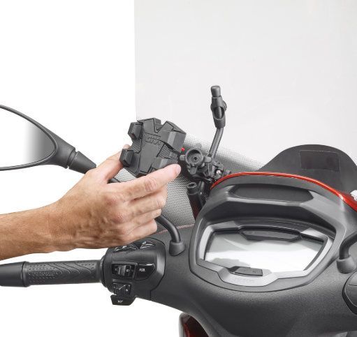 PINCE UNIVERSELLE SUPPORT TÉLÉPHONE OU GPS TAILLE 52MM À 85MM SANS FIXATION POUR MOTO SCOOTER QUAD VÉLO TROTINETTE GIVI / RGS921