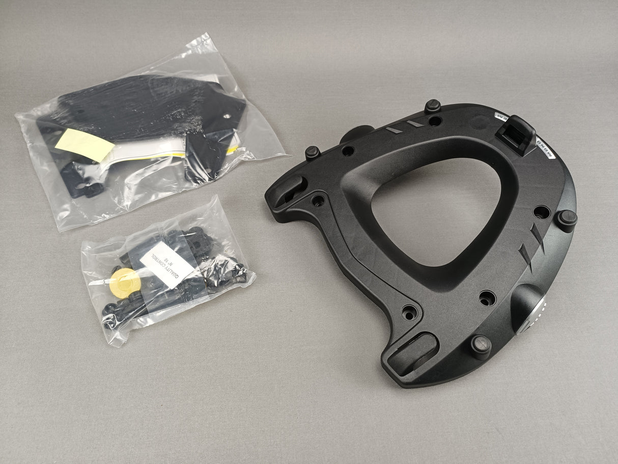 SUPPORT TOP CASE GIVI MONOKEY AN650BURGMAN 2002 À 2012 ET BURGMAN650 2013 À 2020 SUZUKI / RGSR3104