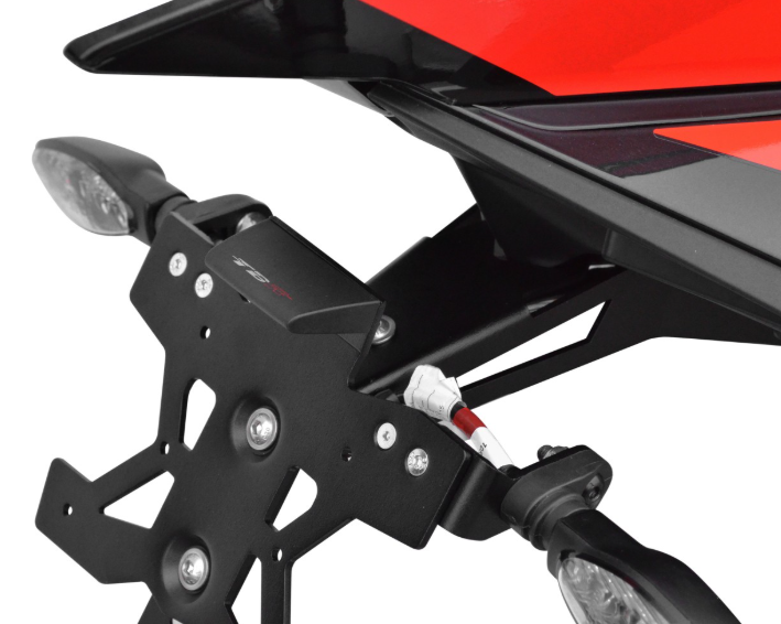 SUPPORT DE PLAQUE APRILIA RSV4 ET TUONO V4 2025 TOP BLOCK / RTSPEA13