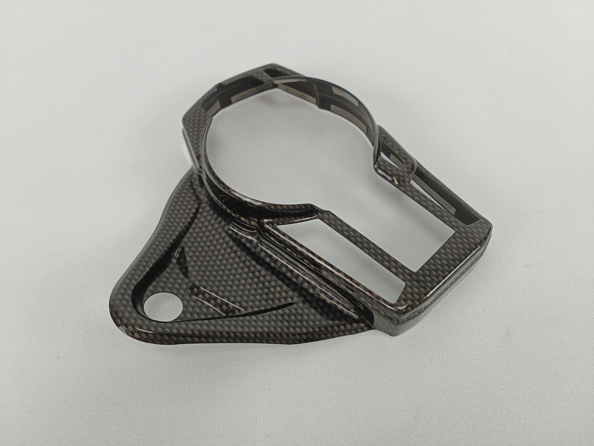 ENTOURAGE DE COMPTEUR 600GSX-R ET 750GSX-R 2011 À 2018 SUZUKI IMITATION CARBONE ACCESSOIRES ORIGINE OEM / 9900099013K78