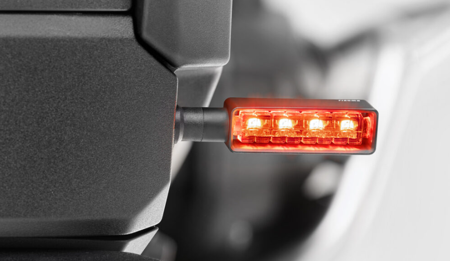 PAIRE DE CLIGNOTANTS LEDS SÉQUENTIELS RIZOMA LAYER 3 + FEUX DE POSITION + FEUX STOP HOMOLOGUÉS ANODISÉS NOIR / RRTS145B