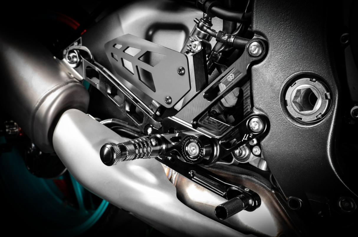 COMMANDES RECULÉES YAMAHA MT-10 ET MT-10 SP 2022 À 2025 GILLES TOOLING EN ALUMINIUM RÉGLABLES HOMOLOGUÉES / RGMUE2-Y03.B