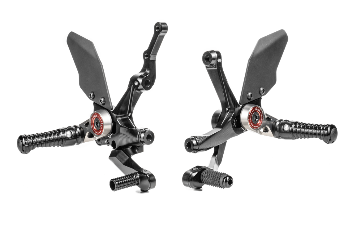 COMMANDES RECULÉES DUCATI STREETFIGHTER V2 2022 À 2025 GILLES TOOLING EN ALUMINIUM RÉGLABLES HOMOLOGUÉES / RGMUE2-D03-B