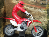 MINIATURE MOTOCROSS HONDA 450CRF+PILOTE 1/12ÈME / RN085-57875