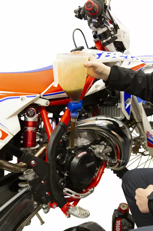 ENTONNOIR GRADUÉ 800 ML/CC AVEC ROBINET COUVERCLE ET POIGNÉE PRO FUNNEL MOTION PRO / RM08-0747