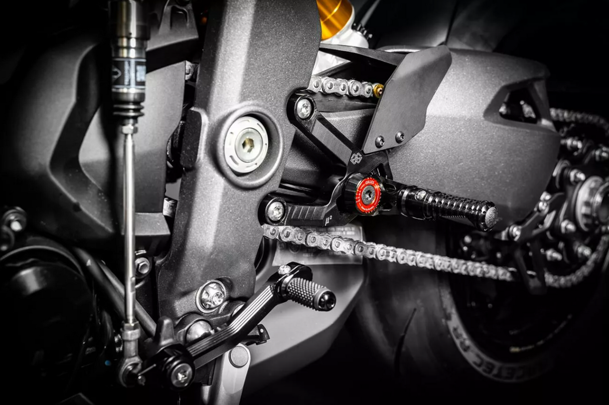 COMMANDES RECULÉES TRIUMPH SPEED TRIPLE 1200RR 2022 À 2024 GILLES TOOLING EN ALUMINIUM RÉGLABLES HOMOLOGUÉES / RGMUE2-T01-B