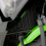 GRILLE PROTECTION DE RADIATEUR D'EAU ZX4R ET ZX40RR 2023 À 2025 R&G RACING / RRRAD0333PROBK