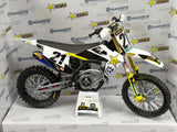 MINIATURE MOTOCROSS HUSQVARNA FC450 ROCKSTAR N°21 JASON ANDERSON 1/12ÈME / RN085-58233