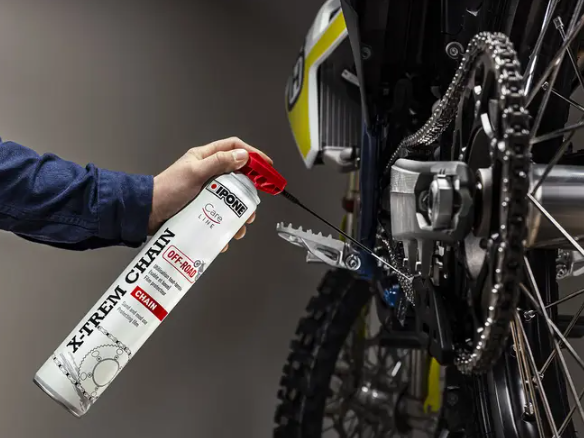 PACK CHAÎNE TOUT-TERRAIN IPONE X-TREM CHAIN OFF ROAD 750ML + CHAIN CLEANNER 750ML + BROSSE OFFERTE / RI800737