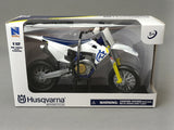 MINIATURE MOTO HUSQVARNA FC450 SUPERMOTARD 1/12ÈME / RN085-58163