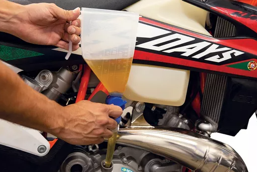 ENTONNOIR GRADUÉ 800 ML/CC AVEC ROBINET COUVERCLE ET POIGNÉE PRO FUNNEL MOTION PRO / RM08-0747