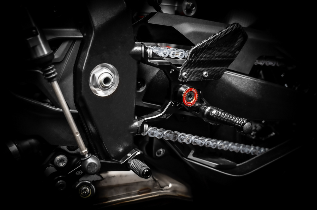 COMMANDES RECULÉES BMW M1000R 2022 À 2024 ET S1000R 2021 À 2025 GILLES TOOLING EN ALUMINIUM RÉGLABLES HOMOLOGUÉES / RGMUE2-BM05-B