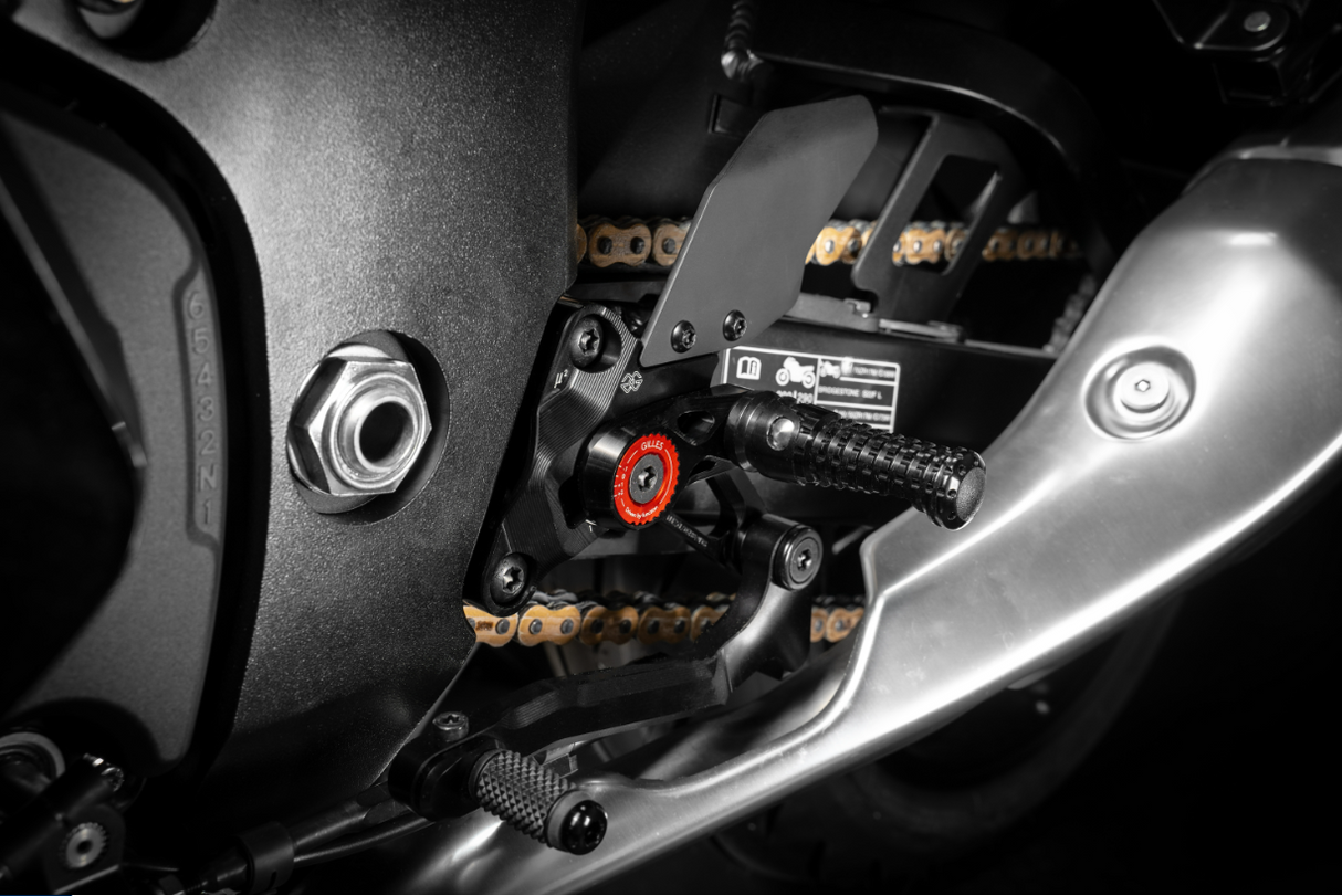 COMMANDES RECULÉES SUZUKI GSX-R 1300 HAYABUSA 2021 À 2025 GILLES TOOLING EN ALUMINIUM RÉGLABLES HOMOLOGUÉES / RGMUE2-S03-B
