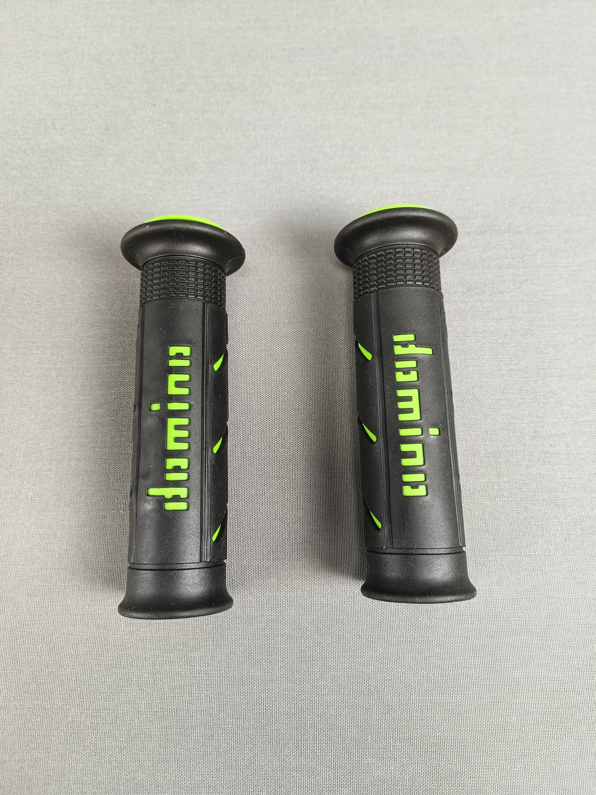 POIGNEES DOMINO A250 GEL DIAMETRE 22MM LONGUEUR 126MM / DISPO EN 4 COLORIS