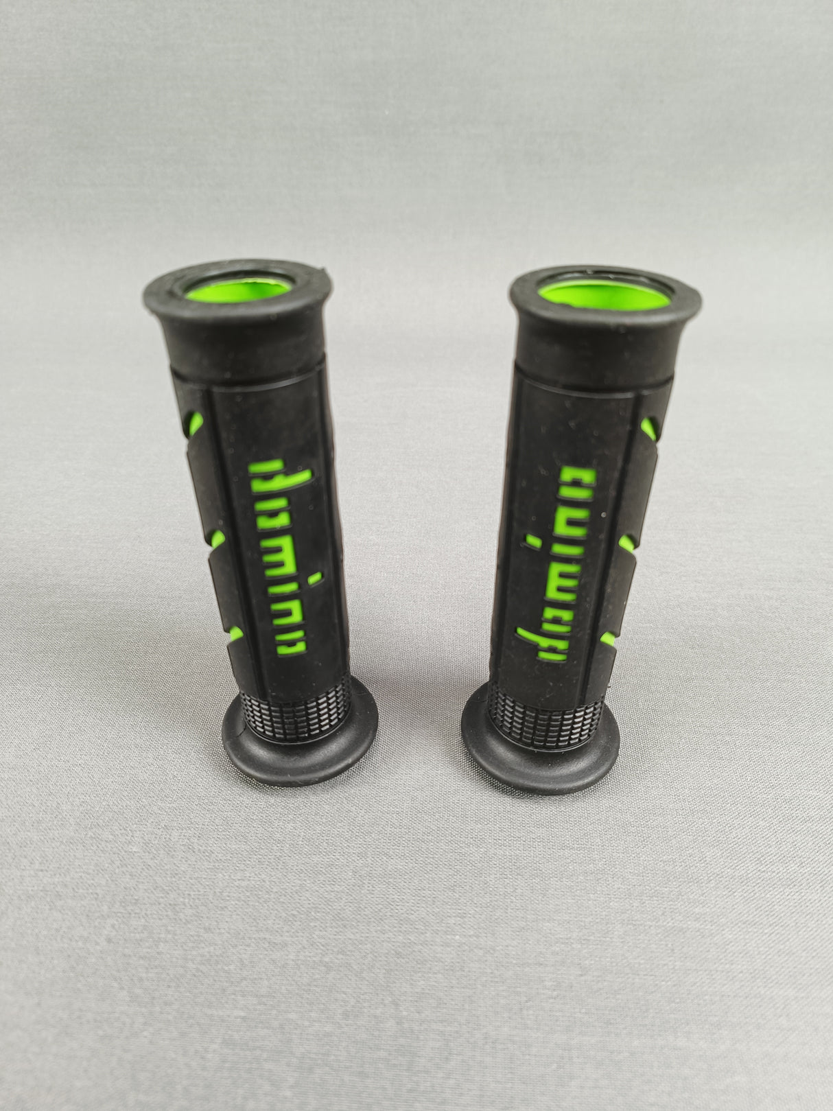 POIGNEES DOMINO A250 GEL DIAMETRE 22MM LONGUEUR 126MM / DISPO EN 4 COLORIS