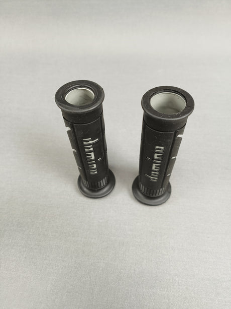 POIGNEES DOMINO A250 GEL DIAMETRE 22MM LONGUEUR 126MM / DISPO EN 4 COLORIS