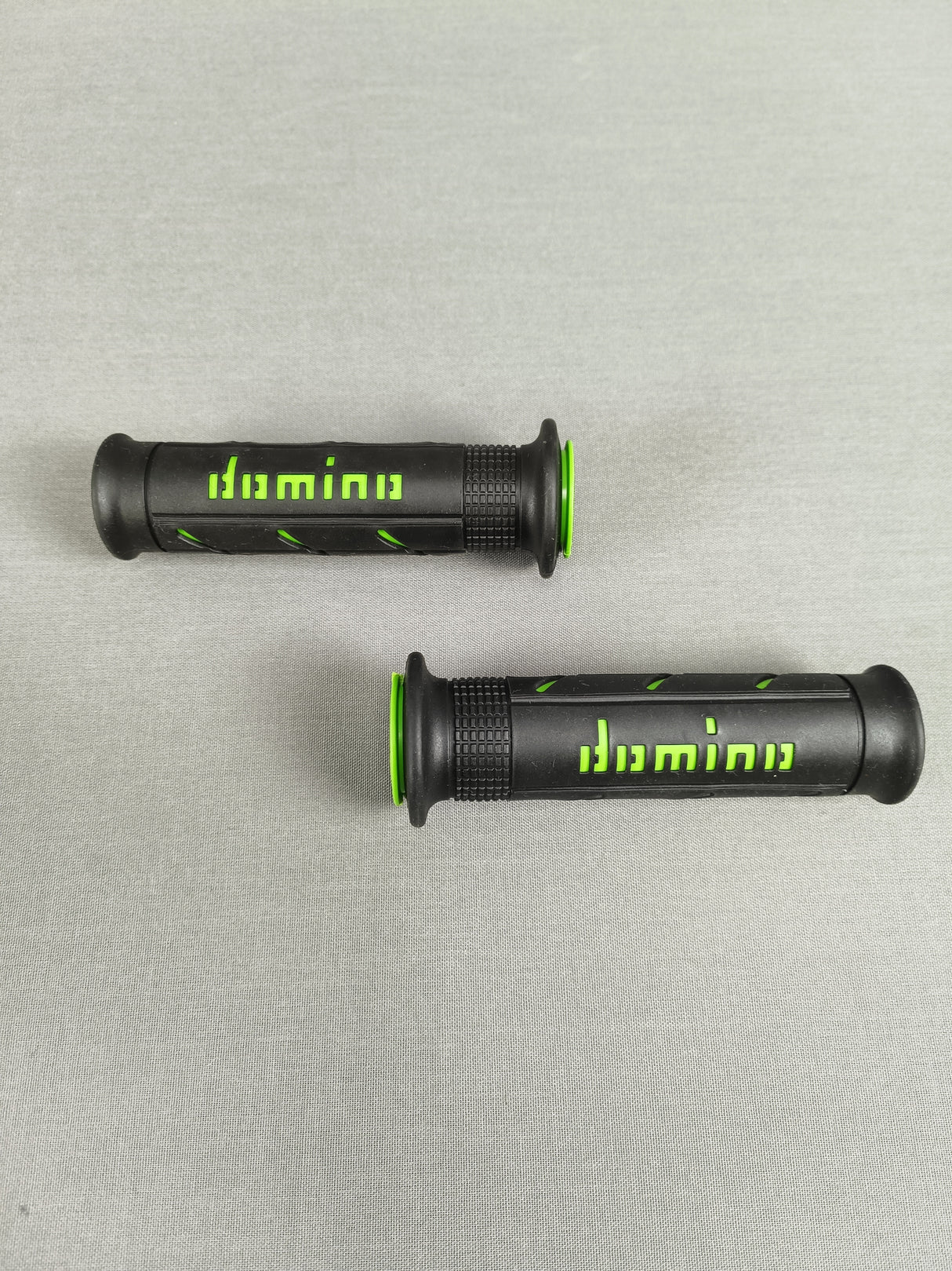 POIGNEES DOMINO A250 GEL DIAMETRE 22MM LONGUEUR 126MM / DISPO EN 4 COLORIS