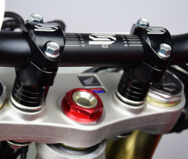 PONTETS DE GUIDON 28,6MM EN ALUMINIUM ANODISÉ NOIR POUR TÉ DE FOURCHE D'ORIGINE FANTIC-HONDA-KAWASAKI-YAMAHA HAUTEUR RÉGLABLE 4 POSITIONS / RSP62