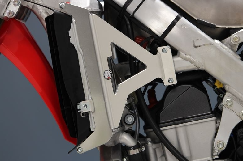 PROTECTIONS DE RADIATEUR HONDA CRF250R 2022 À 2024 ET CRF450R 2021 À 2024 EN ALUMINIUM AXP RACING / RAAX1598