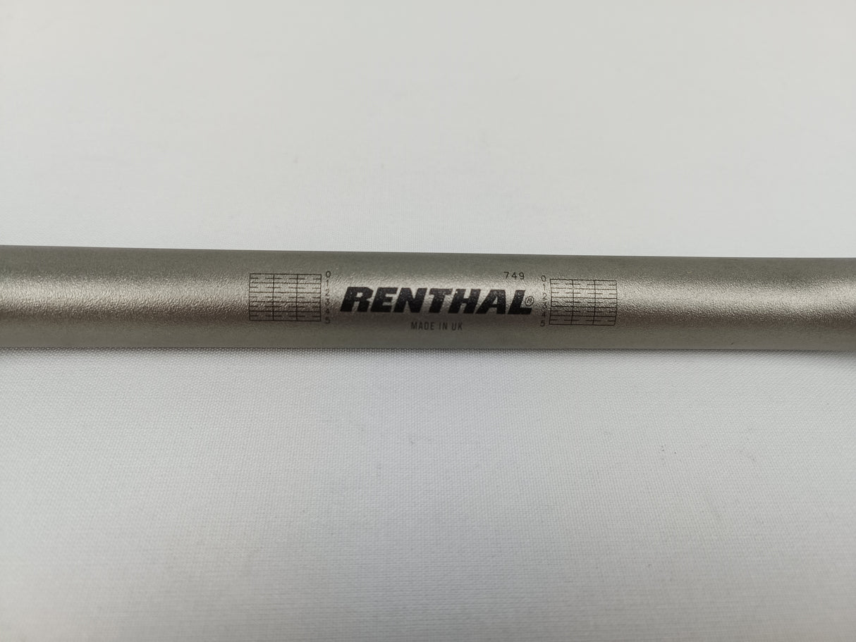 GUIDON RENTHAL 749 ROAD WIDE DIAMÈTRE 22MM ALUMINIUM ANODISÉ TITANIUM LOGO NOIR / 749-02-TT