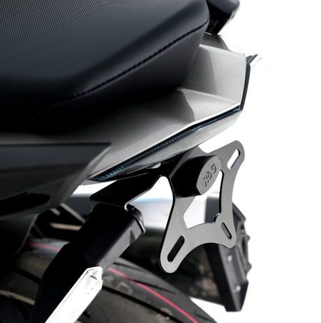 SUPPORT DE PLAQUE KAWASAKI NINJA 1000SX 2020 À 2024 ET NINJA 1100SX 2025 R&G RACING / RRLP0289BK